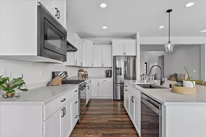 10830 N Tartan Ct, Mequon, WI 53097 - Photo 5