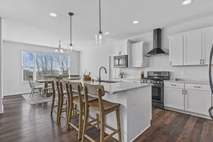 10830 N Tartan Ct, Mequon, WI 53097 - Photo 7