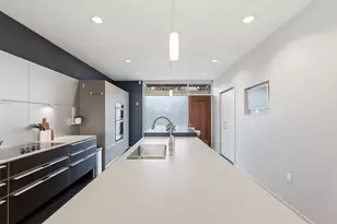 851 E Reservoir Ave, Milwaukee, WI 53212 - Photo 31