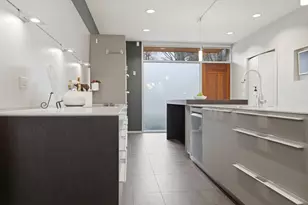 851 E Reservoir Ave, Milwaukee, WI 53212 - Photo 35