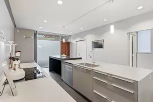 851 E Reservoir Ave, Milwaukee, WI 53212 - Photo 27