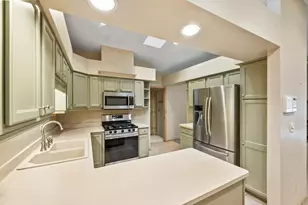 N81W13139 Country Terrace Ln, Menomonee Falls, WI 53051 - Photo 11