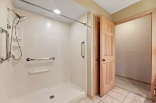 N81W13139 Country Terrace Ln, Menomonee Falls, WI 53051 - Photo 29