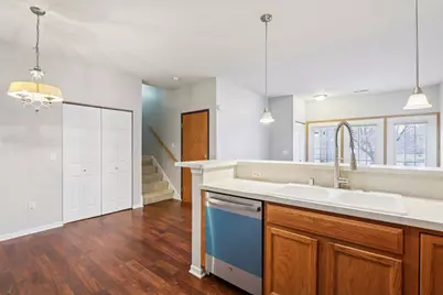 2422  Fox River Pkwy #I, Waukesha, WI 53189 - Photo 9