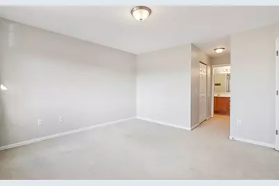 2422  Fox River Pkwy #I, Waukesha, WI 53189 - Photo 17