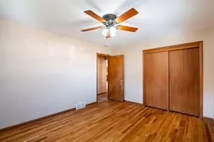 11027 W Derby Ave, Wauwatosa, WI 53225 - Photo 19