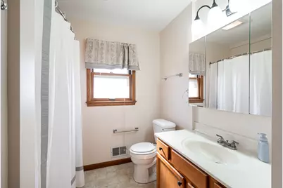 11027 W Derby Ave, Wauwatosa, WI 53225 - Photo 25