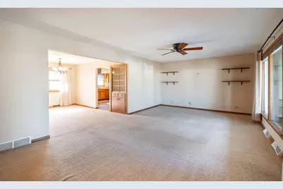 11027 W Derby Ave, Wauwatosa, WI 53225 - Photo 9