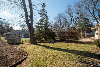 11027 W Derby Ave, Wauwatosa, WI 53225 - Photo 33