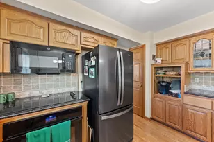7128 W Kinnickinnic River Pkwy, West Allis, WI 53219 - Photo 7
