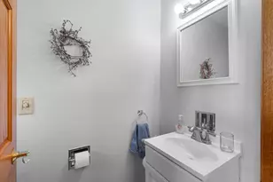 7128 W Kinnickinnic River Pkwy, West Allis, WI 53219 - Photo 25