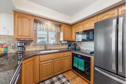 7128 W Kinnickinnic River Park, West Allis, WI 53219 - Photo 9