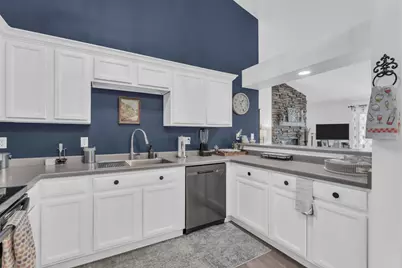 9342 W Loomis Rd #3, Franklin, WI 53132 - Photo 7