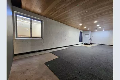 7710 N Edgeworth Dr, Milwaukee, WI 53223 - Photo 31