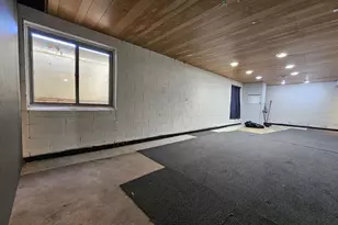 7710 N Edgeworth Dr, Milwaukee, WI 53223 - Photo 31