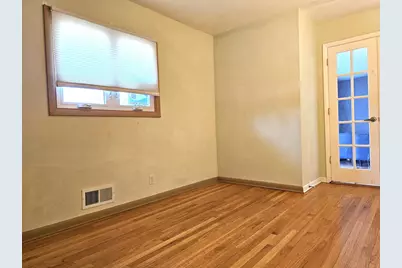 7710 N Edgeworth Dr, Milwaukee, WI 53223 - Photo 25