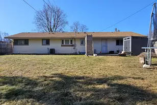 7710 N Edgeworth Dr, Milwaukee, WI 53223 - Photo 5