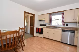 2324 S Brookland Rd, New Berlin, WI 53151 - Photo 13