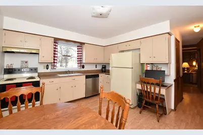 2324 S Brookland Rd, New Berlin, WI 53151 - Photo 15