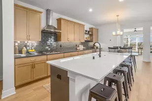 N28W25285 Madeline Blvd, Pewaukee, WI 53072 - Photo 3