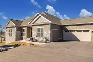 N28W25285 Parkway Ridge Circle, Pewaukee, WI 53072 - Photo 41