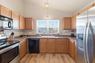 114 Rushmore Ln, Hartford, WI 53027 - Photo 5