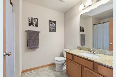 114  Rushmore Ln, Hartford, WI 53027 - Photo 15