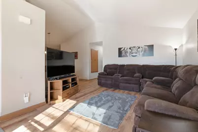 114  Rushmore Ln, Hartford, WI 53027 - Photo 3