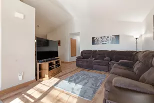 114 Rushmore Ln, Hartford, WI 53027 - Photo 3