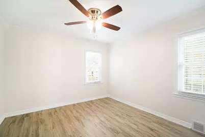 2912 S 45th St, Milwaukee, WI 53219 - Photo 9