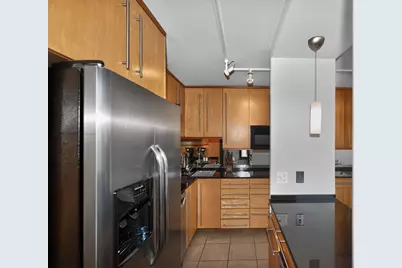 929 N Astor St #407, Milwaukee, WI 53202 - Photo 9