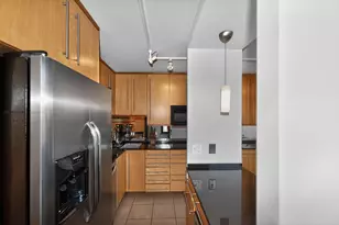 929 N Astor St, Milwaukee, WI 53202 - Photo 9