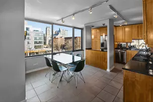 929 N Astor St, Milwaukee, WI 53202 - Photo 1