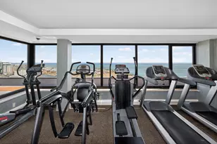 929 N Astor St, Milwaukee, WI 53202 - Photo 3