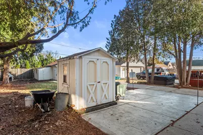 2046 S 94th St, West Allis, WI 53227 - Photo 31