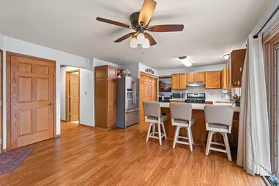 7101 S Countryside Dr, Franklin, WI 53132 - Photo 9