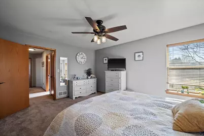 7277 S Dover Hill Ct, Franklin, WI 53132 - Photo 27