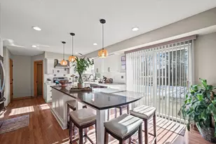 7277 S Dover Hill Ct, Franklin, WI 53132 - Photo 5