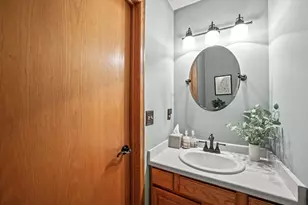 7277 S Dover Hill Ct, Franklin, WI 53132 - Photo 15