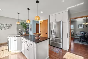 7277 S Dover Hill Ct, Franklin, WI 53132 - Photo 7