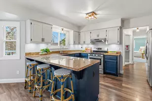 12272 W Morgan Oak Dr, Greenfield, WI 53228 - Photo 11