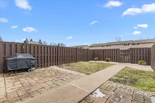 W163N11527 Windsor Ct, Germantown, WI 53022 - Photo 17