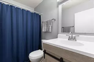 W163N11527 Windsor Ct, Germantown, WI 53022 - Photo 13