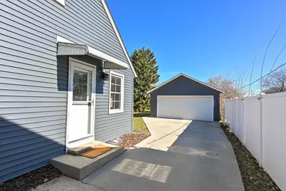 508 N 112th St, Wauwatosa, WI 53226 - Photo 23