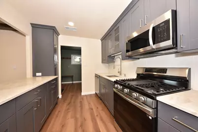 8105 W Townsend St, Milwaukee, WI 53222 - Photo 13