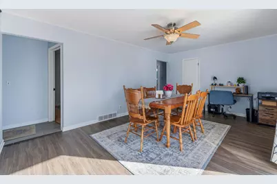 2213  Parkfield Dr, West Bend, WI 53090 - Photo 9