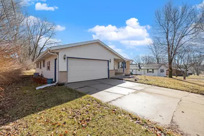2213  Parkfield Dr, West Bend, WI 53090 - Photo 3