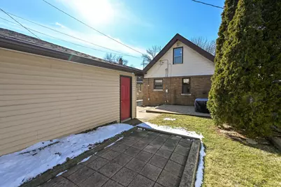 2424 N 61st St, Wauwatosa, WI 53213 - Photo 37