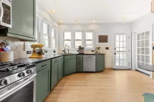 2555 N Pierce St, Milwaukee, WI 53212 - Photo 15