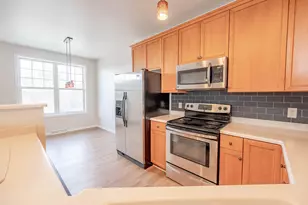 1203 Woodbury Common, Waukesha, WI 53189 - Photo 5